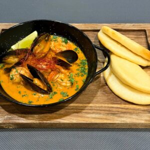 КРЕВЕТКИ ТА МІДІЇ В СОУСІ ТОМ ЯМ